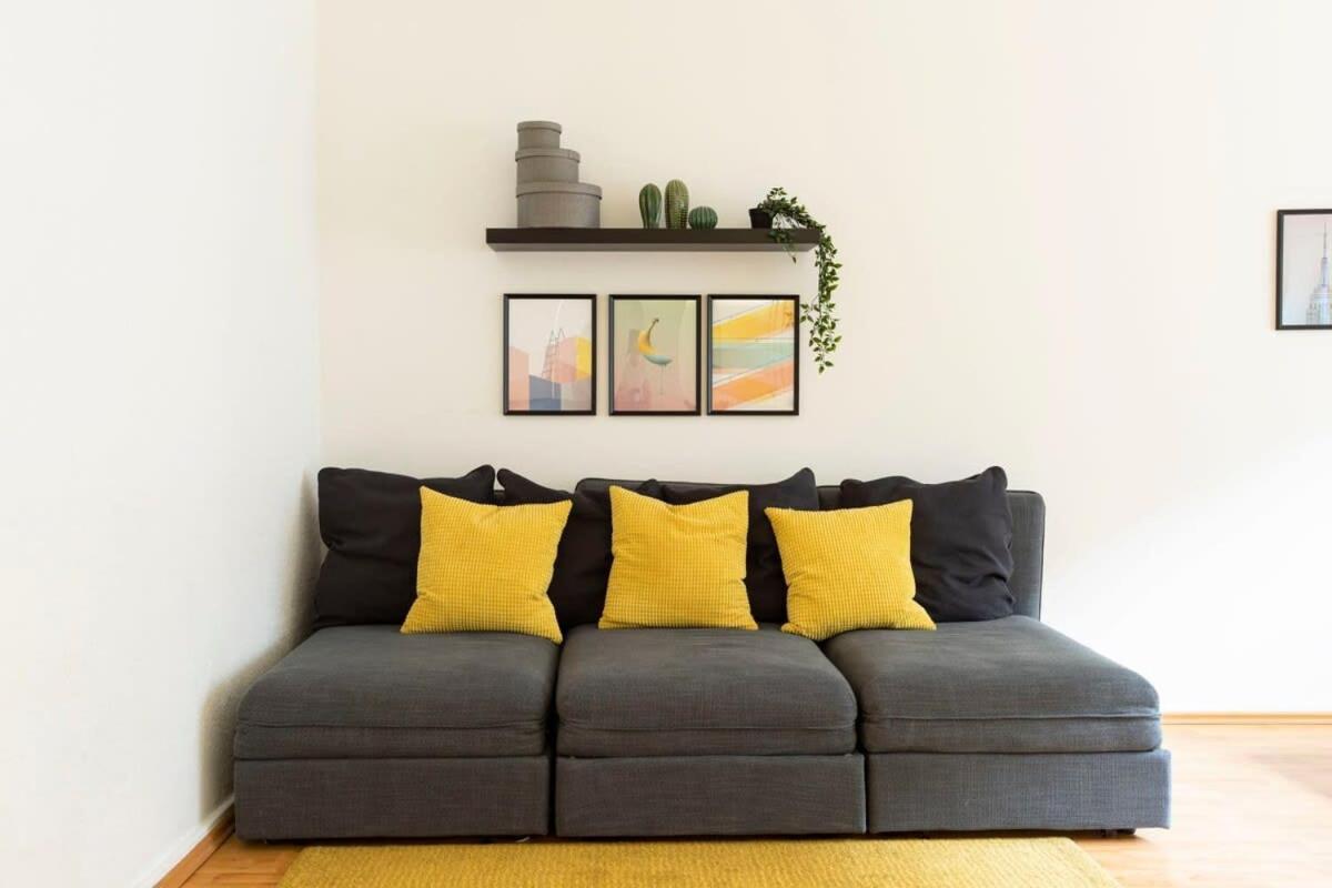 One Bedroom Neukoelln Appartement *