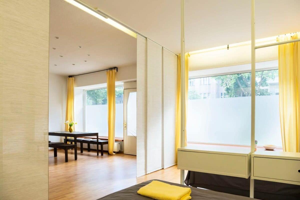 One Bedroom Neukoelln Appartement *